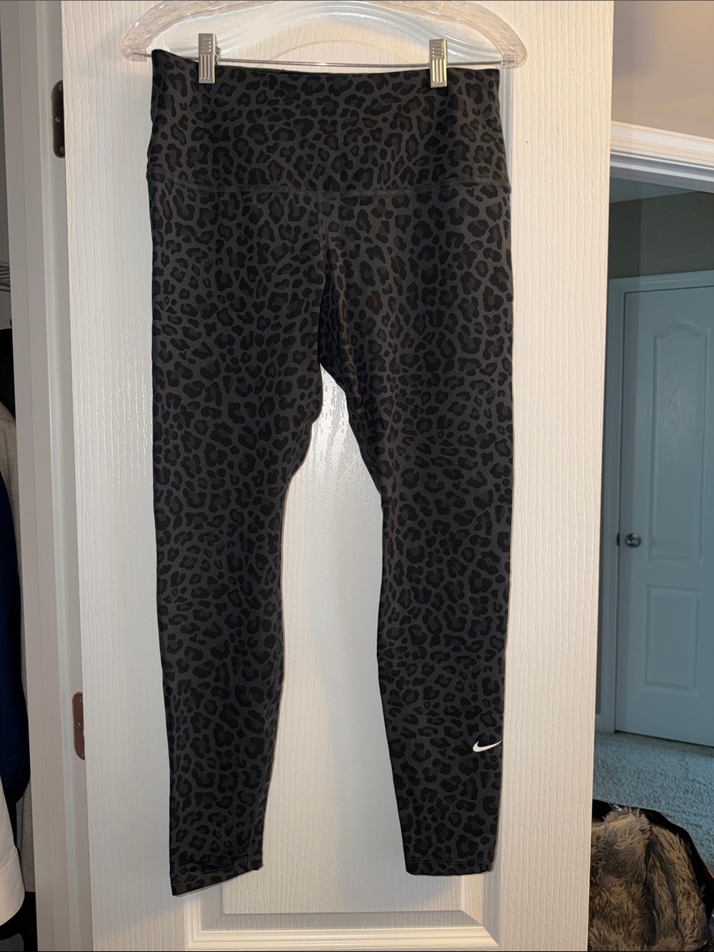 Nike Woman Dark Gray Leopard Print Leggings